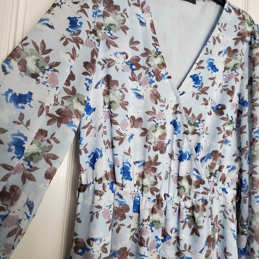 Floral V-Neck Maxi Dress in White and Blue - Picture 6 of 9